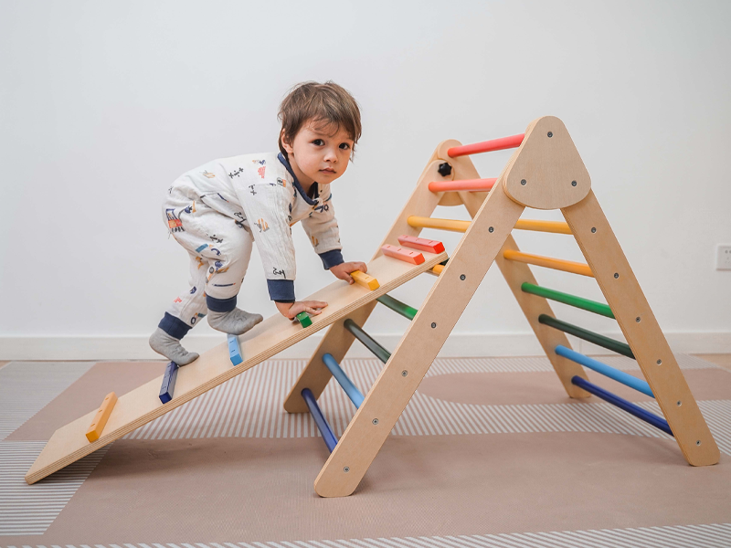 Pikler Triangle and Sensory Development: A Winning Combination – Xiha Toy